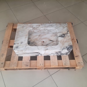 Calacatta Marble Bathroom Sink: Wall Mount Vanity Top (20&#39;&#39; x32&quot; x 6&quot;)