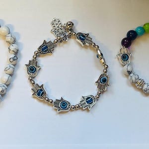 Handgemachtes dehnbares Evil Eye Perlenarmband