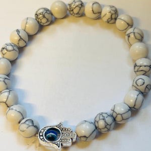 Handgemachtes dehnbares Evil Eye Perlenarmband