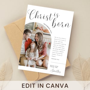 Christliche bearbeitbare Weihnachtskarte | Christus ist geboren Canva Vorlage, personalisierte religiöse Familienfotokarte, moderne Bibel-Vers-Grußkarte