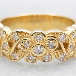 Daisy Gold Ring, Floral Ring in Gold, Solid Gold Flower Ring, Women&#39;s Statement Ring, Daisy Wedding Band, Gift for Her, Mom, Wife