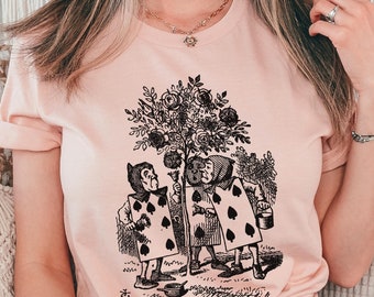 Camiseta de Alicia en el país de las maravillas, camiseta con ilustración gráfica vintage, pintando las rosas de rojo, regalo para los amantes de los libros Alicia en el país de las maravillas Lewis Carroll