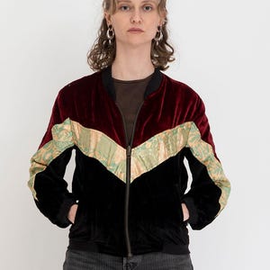 Omkeerbaar bomberjack uit de jaren 90 - Donkerrood, zwart met vintage sari-patch (maat S)