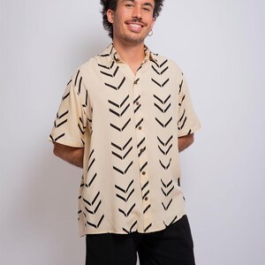 Shirt van viscose met pijlprint in zwart