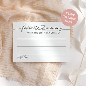 Peut inclure: Une carte rectangulaire blanche avec le texte noir favorite memory WITH THE BIRTHDAY GIRL et with love. La carte présente une icône de cœur entre les mots favorite et memory, suivie de six lignes horizontales pour écrire.