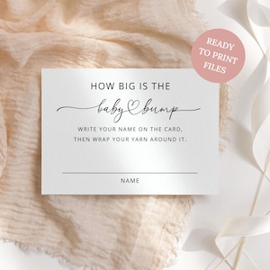 Puede incluir: Una tarjeta blanca con el texto "HOW BIG IS THE baby bump" en escritura negra. La tarjeta indica al usuario que escriba su nombre y envuelva hilo alrededor. Un círculo rosa con las palabras "READY TO PRINT FILES" está en la esquina superior derecha.