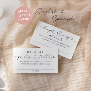 Puede incluir: Dos tarjetas de rifa blancas con texto negro sobre un fondo beige. La tarjeta superior dice "diaper wipes RAFFLE" en escritura. La tarjeta inferior dice "RIFA DE pañales toallitas" en escritura. Las tarjetas son para un baby shower.