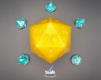 SEHR GROSSER W20 Würfel: Veganes Gamer Geschenk | Empfindliche Haut sicher