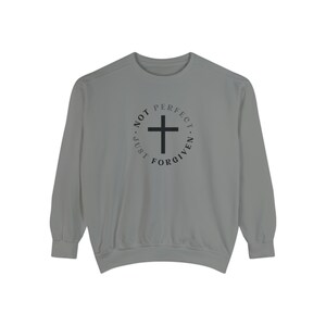 Camisa no perfecta simplemente perdonada, camisa de versículo bíblico, camisa católica, camisas cristianas, regalos religiosos para mujeres, camisa inspiradora de Jesús