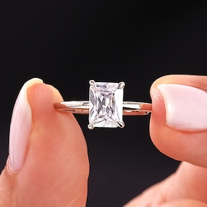 Solid 950 Platinum Radiant Cut Moissanite Engagement Ring / 1.00 - 1.50 - 2.00 CT Solitaire 4-Prong Ring / Thin Band Ring for Women
