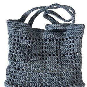 sac cabas fourre tout à bandoulière tricoté main au crochet bleu ou beige idéal été plage vacances cadeau bleu