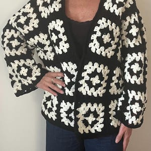 veste cardigan manteau granny square crochet carré grand mère