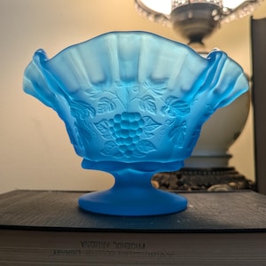 Vintage Westmoreland Dark Blue Mist Paneled Grape Ruffled Pedestal Bowl