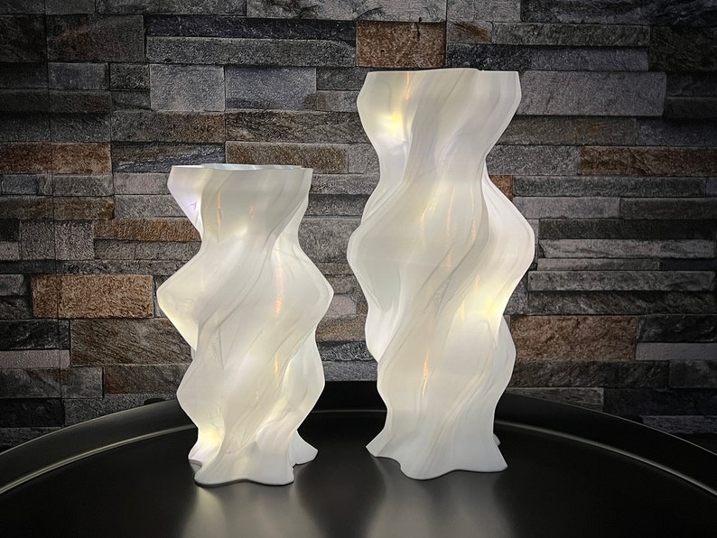 Ausgefallene Dekolampe mit LED-Lichterkette 3D gedruckt Modernes Design in Weiß und Transparent Bild 5