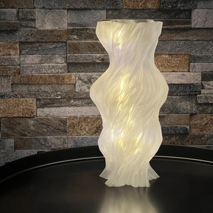 Ausgefallene Dekolampe mit LED-Lichterkette 3D gedruckt Modernes Design in Weiß und Transparent Bild 2