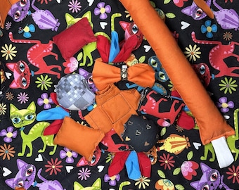 Couverture d'activité trouveur de friandises pour chat de 30 cm (12 po.) avec coussins d'herbe à chat, tube de protection et nœud de collier | Tapis interactif pour chats avec motifs de chats amusants