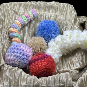 Set van 6 gehaakte kattenspeeltjes, kattenkruidballen, pompons en wiebelwormen | Bundel handgemaakte kattenspeeltjes