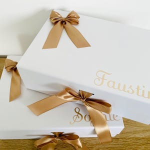 Caja de regalo personalizada | Caja de regalo con cinta de raso