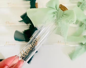 Glass vial with guest's name | personalized gift for your guests | small test tube/vial | muslin ribbon | place card
