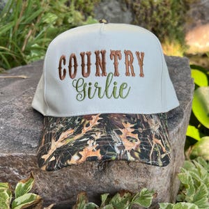 Cappello da camionista in stile vintage con ricamo bicolore Country Girl Camo / Cappello da camionista / ragazza impertinente / estivo / cappello da donna / mimetico
