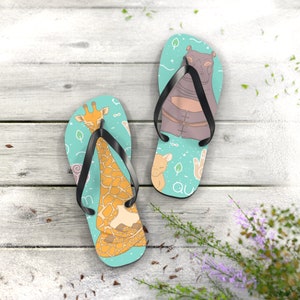 Chanclas de animales meditadores con forma de jirafa y hipopótamo