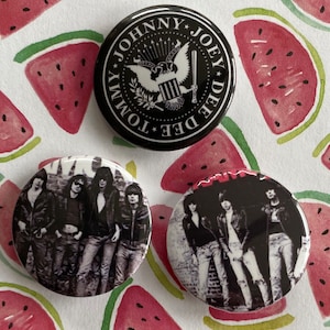 Ramones 1.25&quot; Pins Buttons Badges