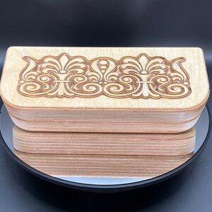 Scatola portaocchiali personalizzata, custodia vintage in legno, regalo unico per gli amanti degli occhiali, soluzione decorativa per organizzare gli occhiali.
