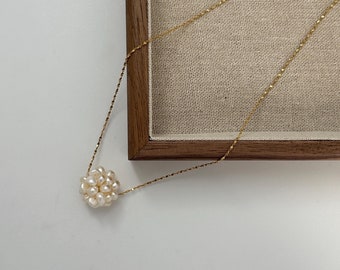 18K ゴールドフィルドの花びらチェーン淡水パールネックレス、パールボールの上品なネックレス、彼女へのプレゼント、変色しないネックレス、クリスマスプレゼント