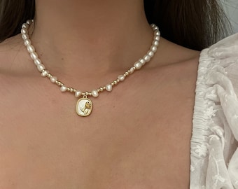 淡水真珠のローズペンダントネックレス、上品な真珠のネックレス、ローズネックレスゴールド、彼女へのプレゼント、プロムネックレス、孫娘ネックレス