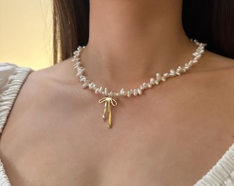 Keshi pearl bow necklace gold, bow choker necklace, bow pearl necklace, baroque pearl necklace choker, bow jewelry, gift for her