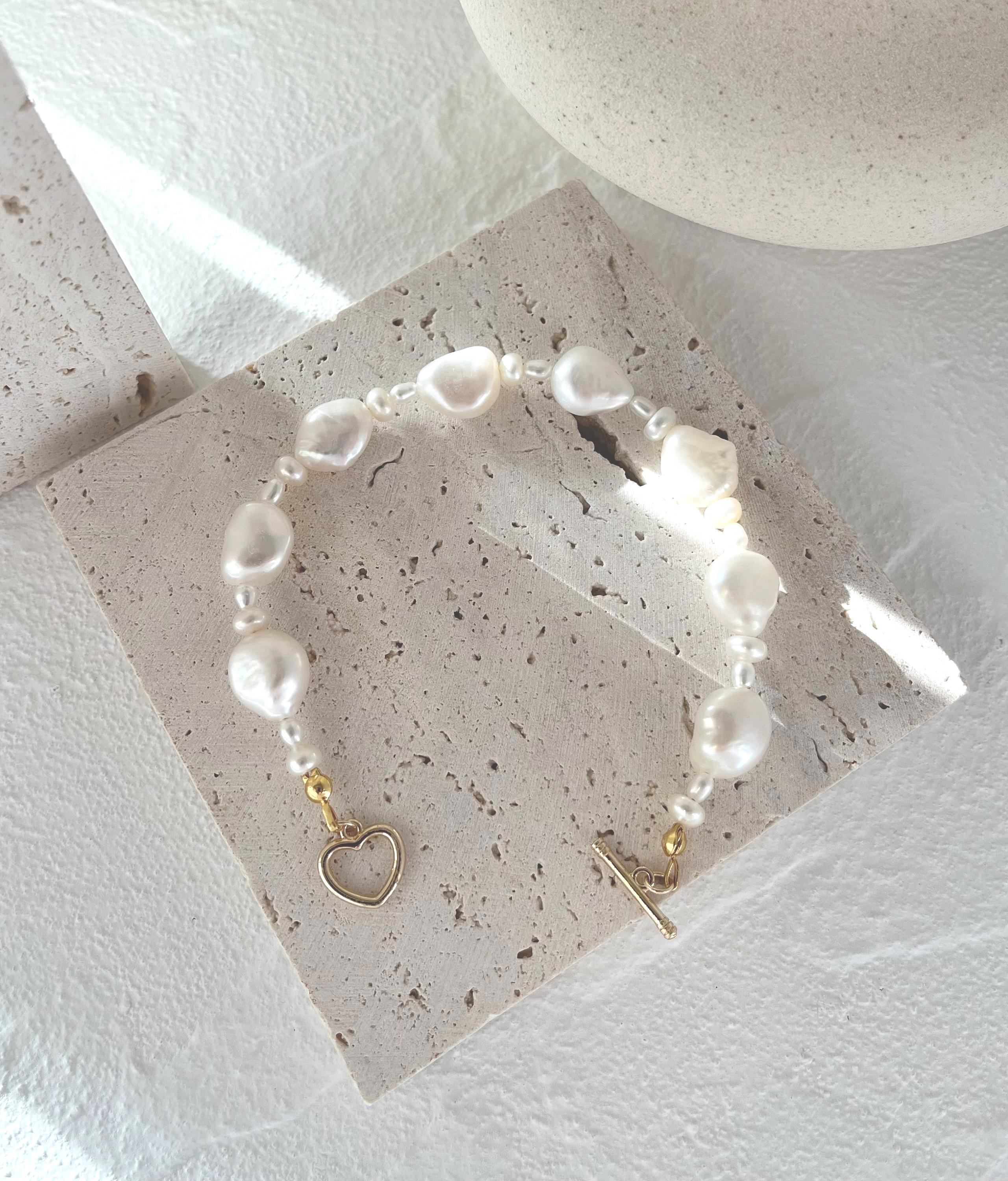 ブレスレット The Baroque Pearl and ME Heart Bracelet Baroque Pearls Bracelet With Heart Toggle, Heart Bracelet