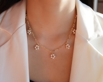 Collana di perline per donna, catena di margherite, collana di fiori estiva, collana di perline, regali unici per donna, placcata oro 24k, collana di margherite - Italia