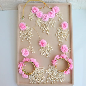Floral Pink jewelry for haldi, mehendi and mayoon   Babypink floral jewelry for haldi   Pink haldi pearl jewelry   Pink mehendi jewelry