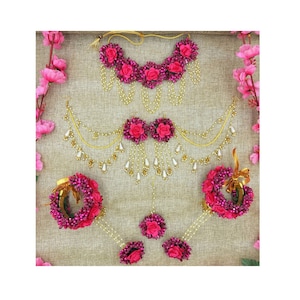 Hot Pink Haldi floral jewelry Bridal floral jewelry Floral jewelry for mehendi Babyshower floral jewelry Haldi flower jewelry set