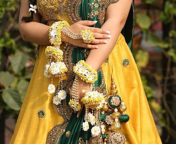 Yellow white Haldi Floral kalire haathful Haldi floral bangles with kalira  Yellow white floral haathful with kalire