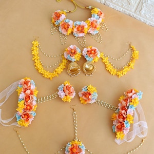 HALDI FLORAL JEWELRY   Multicolor floral jewelry for haldi   Floral jewelry for mehendi   Bridal floral jewelry   Jewelry for haldi