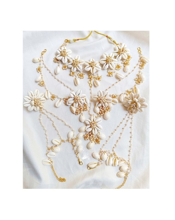 Haldi Bridal cowrie shell jewelry set mehendi cowrie shells jewelry Bridal  cowrie shells and pearls jewelry Haldi floral shells jewelry set - Main Image