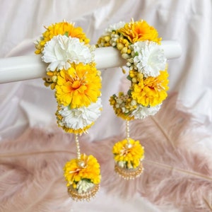 yellow haldi floral jewelry yellow white floral jewelry bridal floral jewelry with kalire image 3