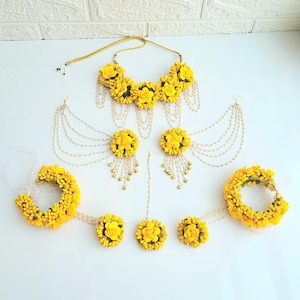 yellow haldi floral jewelry   yellow babypink floral jewelry  Yellow white floral jewelry   floral jewelry for haldi  Mehendi floral jewelry