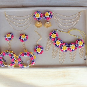 HALDI FLORAL JEWELRY   Multicolor floral jewelry for haldi   Floral jewelry for mehendi   Bridal floral jewelry   Jewelry for haldi