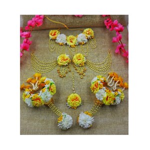 Yellow white Haldi floral jewelry Bridal floral jewelry Floral jewelry for mehendi Babyshower jewelry Haldi Marigold flower jewelry set