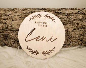Personalized wooden sign "Hello World I am" with name - round birth announcement for the nursery, newborn photo prop & gift for birth