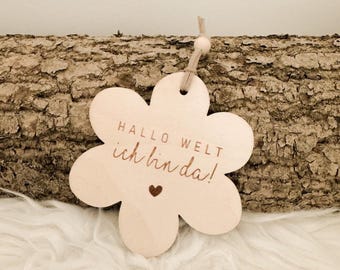 Flower-shaped wooden baby sign, Hello World, I'm here, birth announcement, newborn, nursery decor, gift for birth