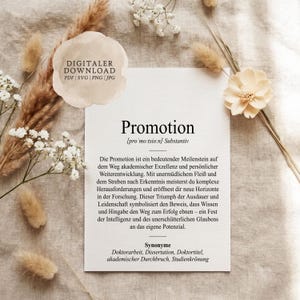 Peut inclure: Une carte rectangulaire blanche présentant le mot allemand Promotion, sa transcription phonétique et une définition en allemand. Un badge circulaire beige en haut à gauche indique DIGITALER DOWNLOAD PDF | SVG | PNG | JPG. La carte est entourée de fleurs séchées.