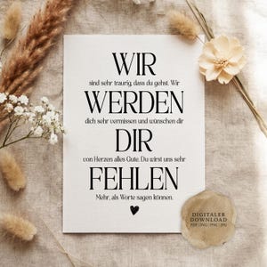Könnte beinhalten: Eine weiße rechteckige Karte mit schwarzem Text: WIR sind sehr traurig, dass du gehst. Wir WERDEN dich sehr vermissen und wünschen dir DIR von Herzen alles Gute. Du wirst uns sehr FEHLEN. Mehr, als Worte sagen können. Darunter befindet sich ein kleines schwarzes Herz.