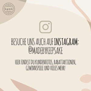 May include: Cream-colored background with a light brown design and text. The text says "BESUCHE UNS AUCH AUF INSTAGRAM: @MADEBYKEEPSAKE" and "HIER FINDEST DU KUNDENFOTOS, RABATTAKTIONEN, GEWINNSPIELE UND VIELES MEHR!"