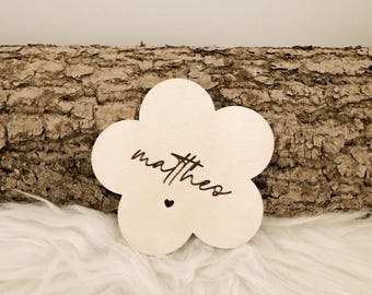 Personalized wooden flower nameplate with baby's name, birth announcement, newborn, nursery decor, gift for birth