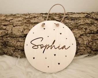 Personalized round wooden name tag with hearts, engraved door sign for the baby's room, gift for birth, christening & baby shower