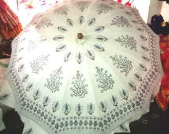 Nouveau bloc de main imprimé parapluie blanc Rajasthani Design impression Royal parapluie bloc impression Parasol nouveau parapluie frais pour jardin