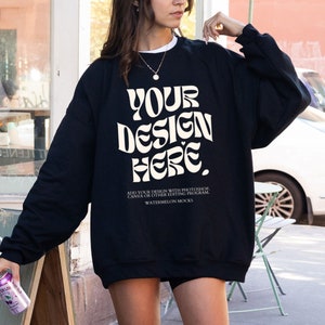 Gildan 18000 Schwarz Mockup Übergroßer Schwarzer Hoodie Mockup 18000 Gildan Schwarz MockUp Rundhalsausschnitt Schwarz Street Mock Outdoors Schwarz Mockup